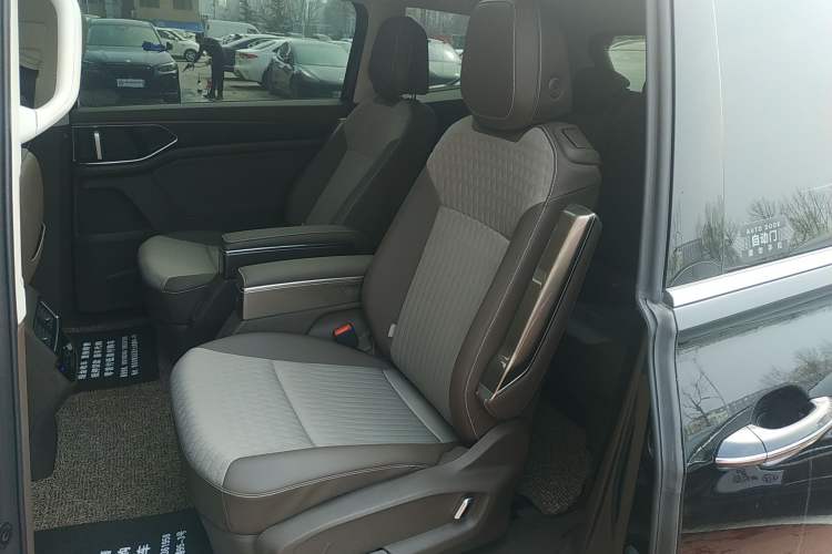 Used Volkswagen Viloran 2024 330TSI Business Edition Left Rear Seat