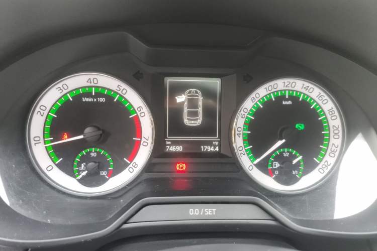 Used Skoda Octavia 2018 1.6L Automatic Luxury Edition Instrument Cluster