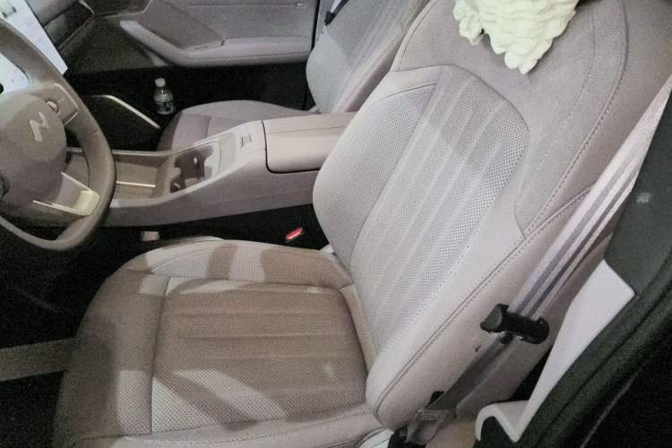 Used ONVO L60 2024 60 kWh Rear-Drive Version
