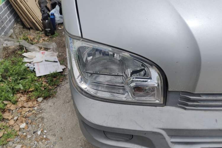 Used Wuling Zhiguang 2015 1.2L S Practical Model LSI Right Front Headlight