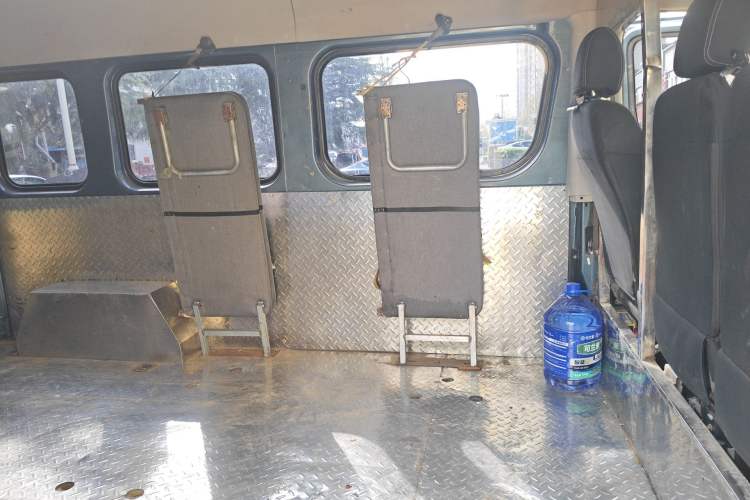 Used Dongfeng Yufeng 2023 V9+ 2.0T Manual Front-Wheel-Drive Multi-Function Mid-Roof Van with 7/8/9 Seats Left Rear Seat