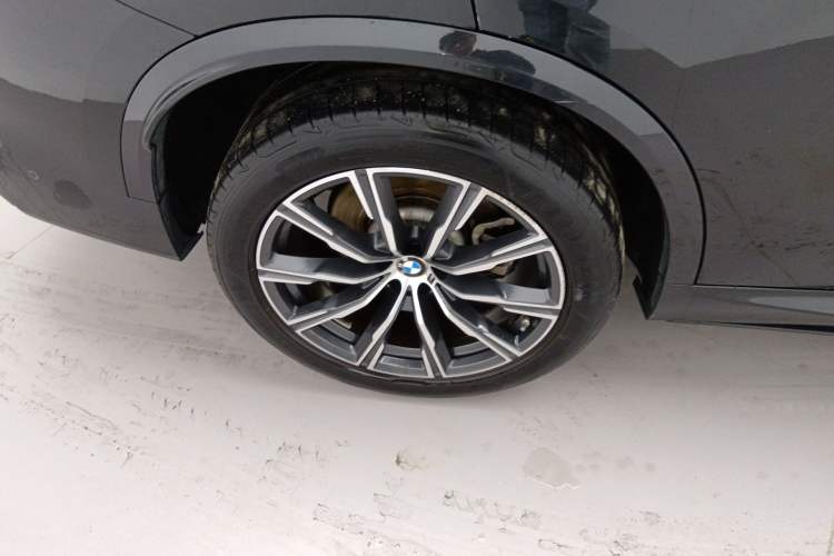 Used BMW X5 2022 Restyled xDrive 30Li Luxury Version M Sport Package Exterior 5