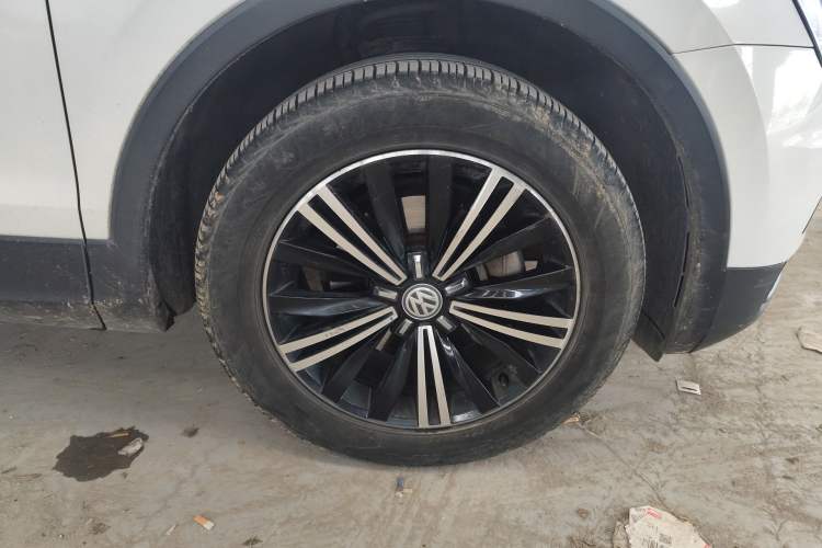 Used Volkswagen Tiguan L 2019 330TSI Automatic Two-Wheel Drive Panoramic Comfort Edition China VI Standard Right Front Wheel Hub