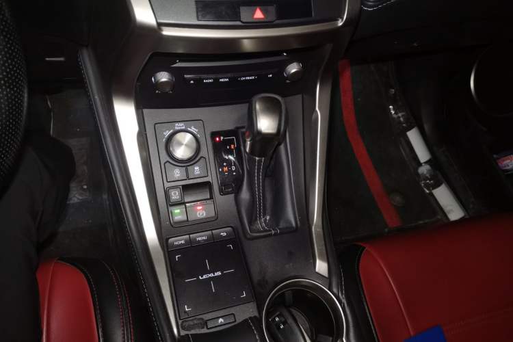Used Lexus NX 2020 200 Front-Wheel Drive Freeline Edition China VI Standard Gear Lever