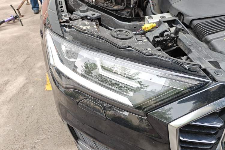 Used Audi Q7 2022 45 TFSI quattro S line Luxury Edition Right Front Headlight