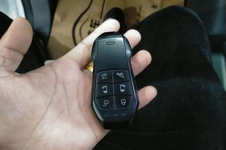 Used XPeng X9 2025 740 Ultra-Long Range Max
