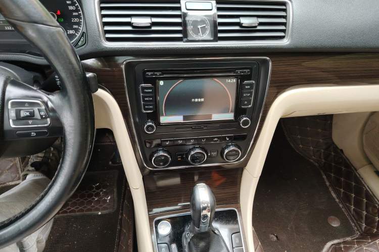 Used Volkswagen Passat 2013 2.0 TSI DSG Prestige Edition Audio And AC Panel