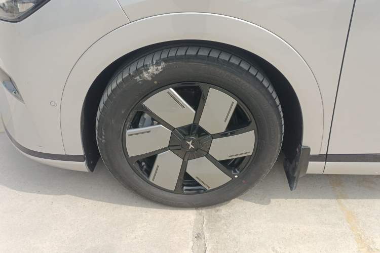 Used XPeng X9 2024 702 Ultra-Long Range Pro Left Front Wheel Hub