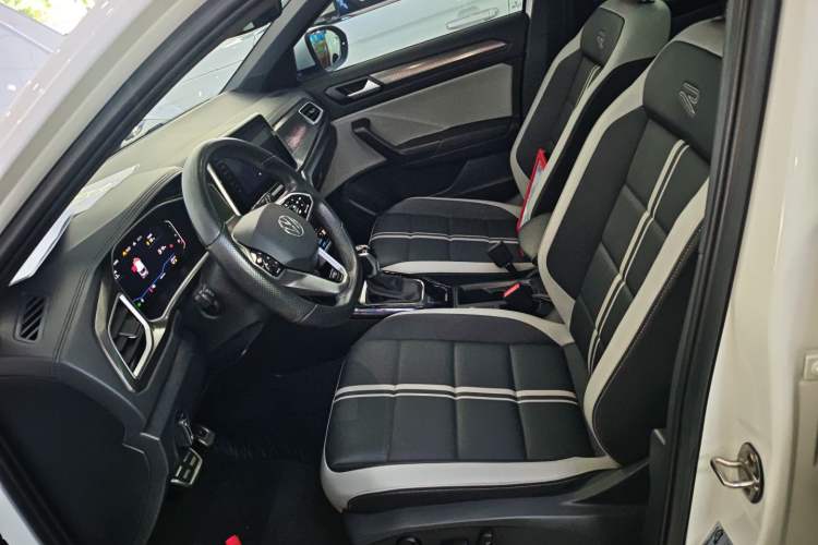 Used Volkswagen T-ROC 2023 300TSI DSG Two-Wheel-Drive Chen Guang Edition
