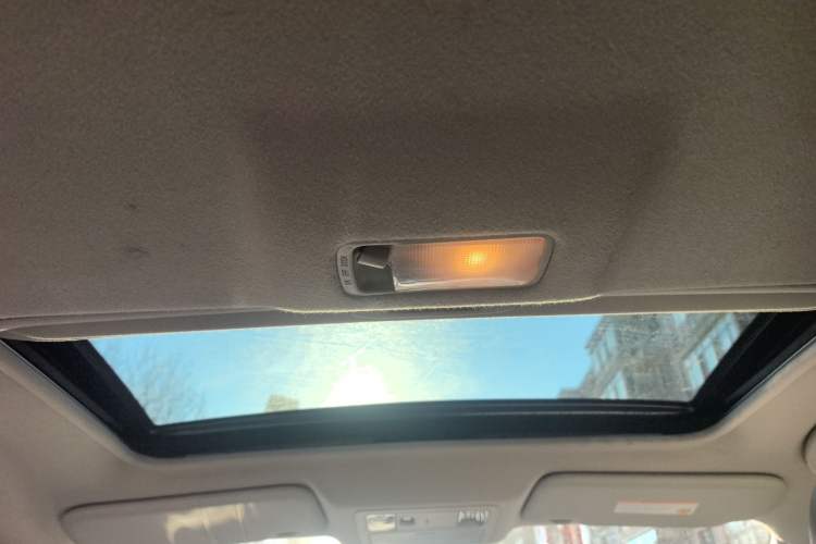 Used Nissan Tiida 2011 1.6L CVT Smart Version Headliner