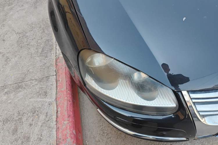 Used Volkswagen Sagitar 2011 1.6L Manual Comfort Version Right Front Headlight