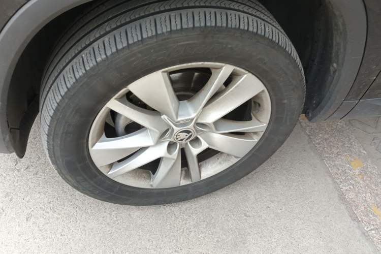 Used Skoda Kodiaq 2019 Facelifted TSI330 5-Seater Two-Wheel-Drive Luxury Enjoyment Edition China VI Standard Left Front Wheel Hub