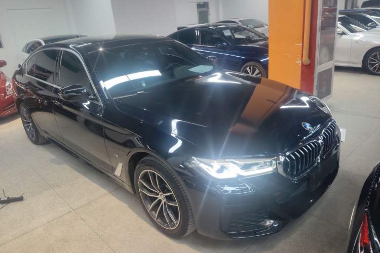 Used BMW 5 Series 2022 Second Facelift 525Li M Sport Package Front Right 45 Deg