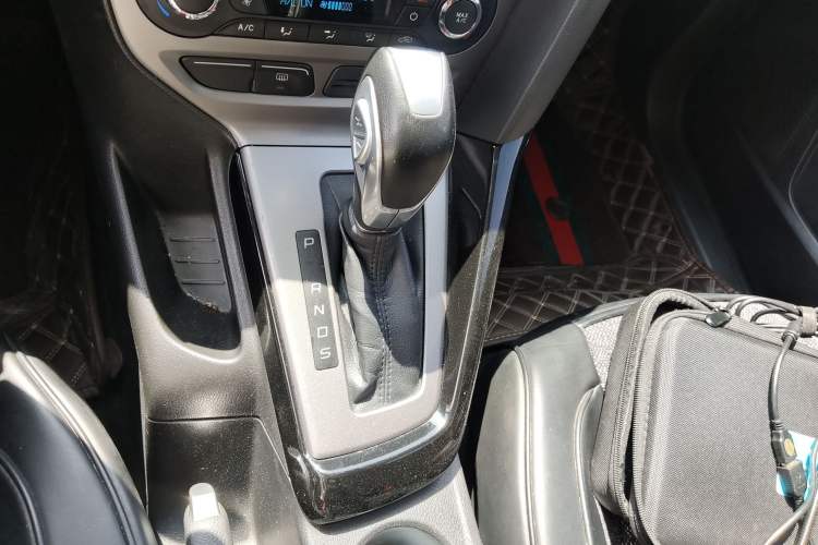 Used Ford Focus 2012 Sedan 1.6L Automatic Fashion Edition
