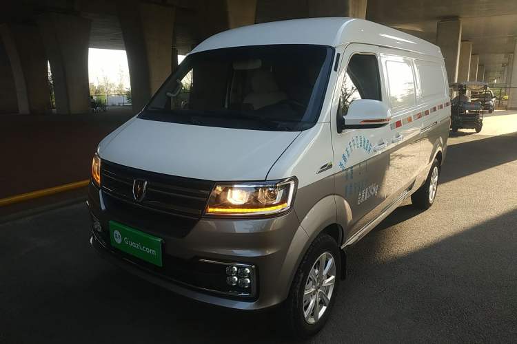 Used Jinbei New Hiace S 2023 1.5L Wealth Edition Van 2/5-Seater Non-Air-Conditioned Version SWC15M
