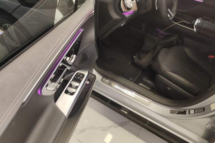 Used Mercedes-Benz EQE 2022 350 Luxury Edition Driver Seat