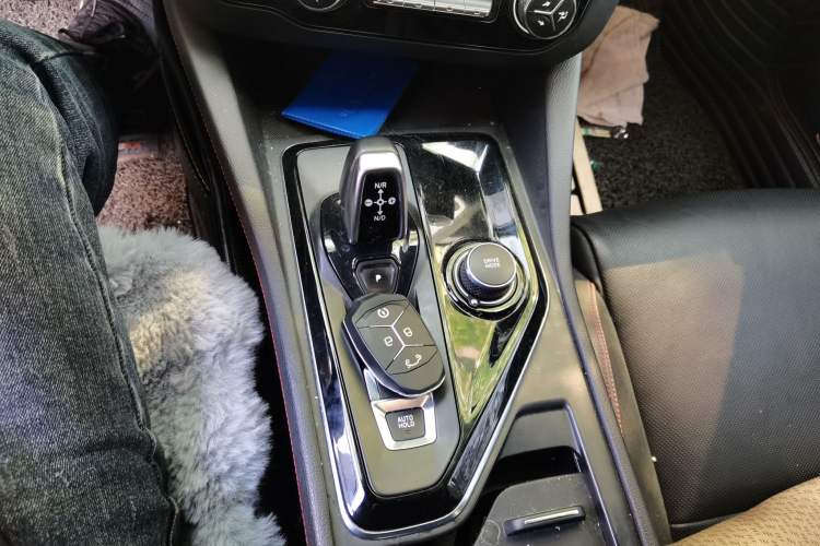 Used Lynk & Co 03 2018 1.5TD DCT JingPro Edition China V Standard Gear Lever