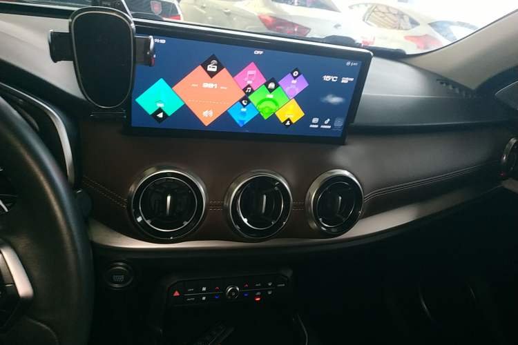 Used Wey VV6 2021 2.0T Two-Wheel Drive Smart Plus
