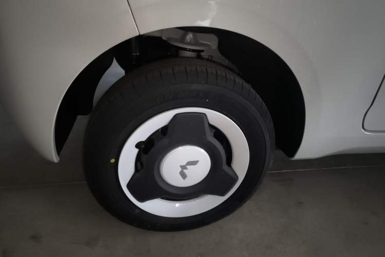 Used Wuling Hongguang MINIEV 2024 3rd Generation 215km Youth Edition Right Rear Wheel Hub