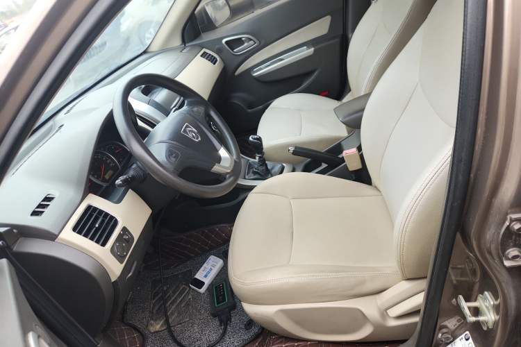 Used Baojun 630 2013 1.5L manual standard version