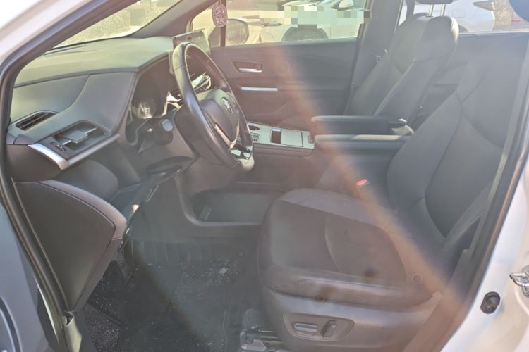 Used Toyota SIENNA 2023 2.5L Hybrid Deluxe Edition Left Front Seat