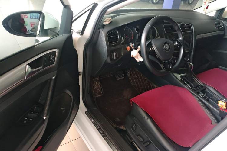 Used Volkswagen Golf 2019 200TSI DSG Comfort & Ambition Edition China VI Standard Driver Seat