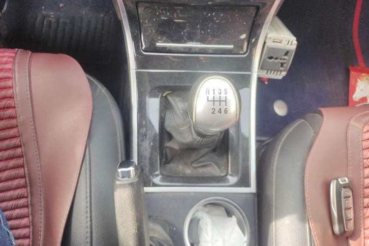 Used Haval H2 2014 1.5T Manual Two-Wheel Drive Elite Edition Gear Lever