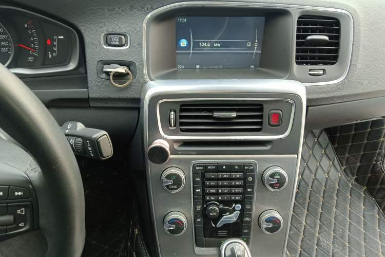 Used Volvo S60 2016 S60L T3 Smart Drive Edition Audio And AC Panel