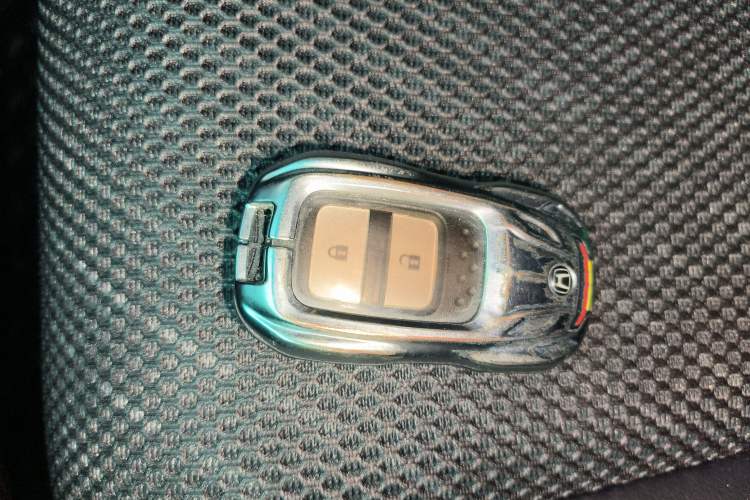 Used Honda Jade 2017 1.8L automatic Comfort version 5 seats Vehicle Key