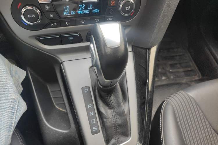 Used Ford Focus 2012 Sedan 1.6L Automatic Fashion Edition