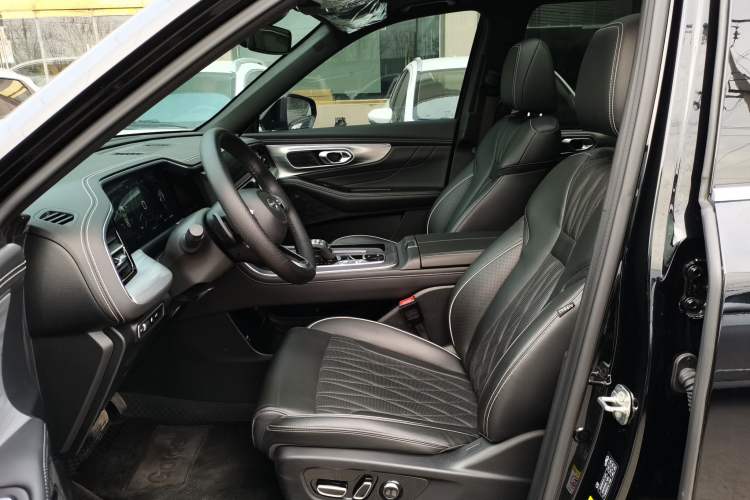 Used GAC Trumpchi GS8 2024 Linghang Series 2.0 TGDI Two-Wheel Drive Luxury Smart Connectivity Version
