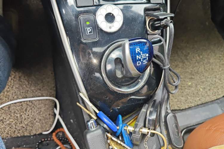 Used Toyota Levin 2016 Dual-Engine 1.8H GS E-CVT Elite Model with Sunroof Gear Lever