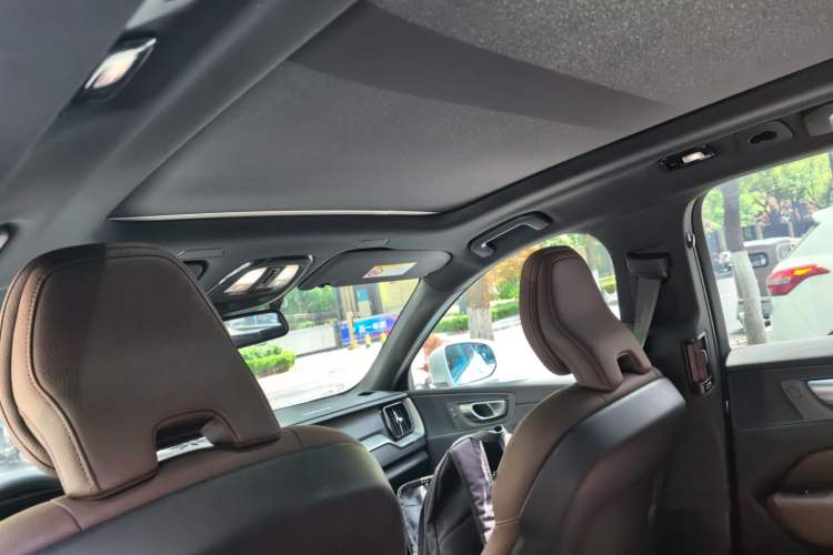 Used Volvo XC60 2024 B5 4x4 Smart Luxury Edition Headliner