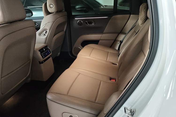 Used Li Auto i6 2025 Model Two-Wheel-Drive Standard Type
