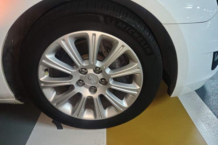 Used Cadillac XTS 2017 28T Tech Edition Right Front Wheel Hub