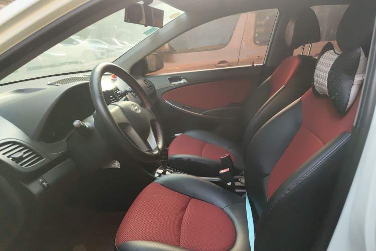 Used Hyundai Verna Ray 2014 1.4L Automatic GLX
