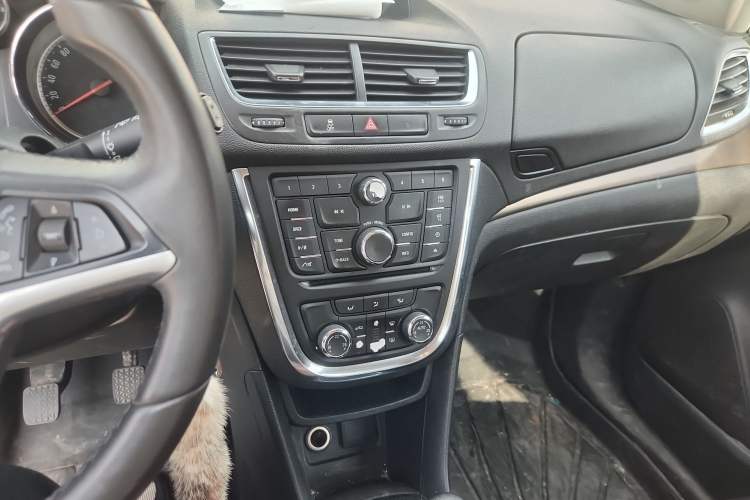 Used Buick Encore 2014 1.4T Manual Two-Wheel Drive Urban Sport Model Audio And AC Panel