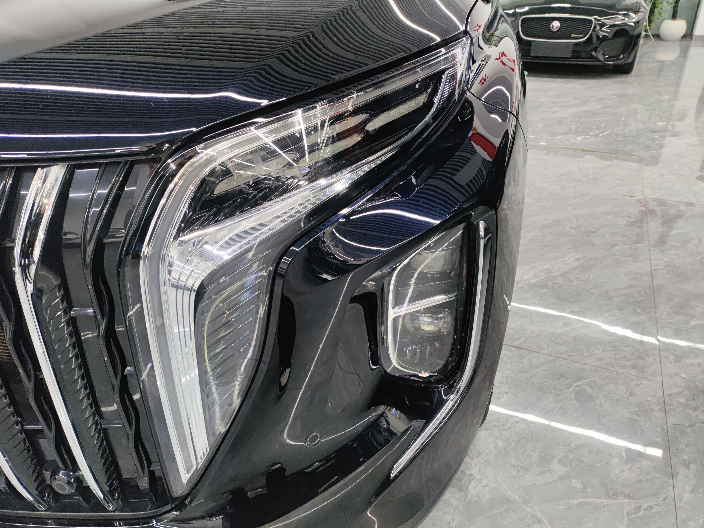 Hongqi HS7 PHEV 2024 2.0T PHEV Four-Wheel Drive Flagship Edition 6 Seats — снимка 6