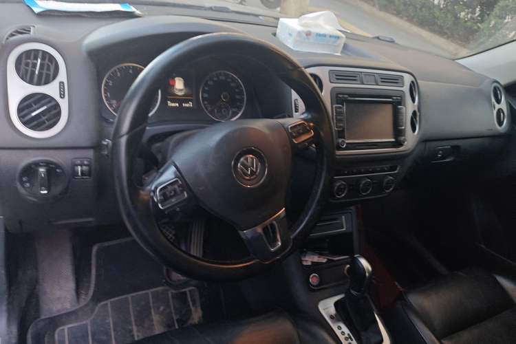 Used Volkswagen Tiguan 2015 1.8TSI Automatic All-Wheel-Drive Luxury Model
