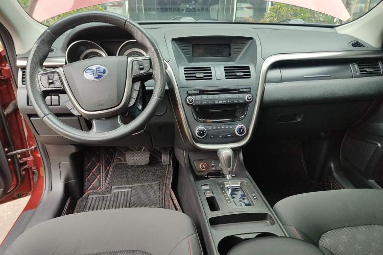 Used Bestune X80 2016 2.0L automatic Comfort trim level