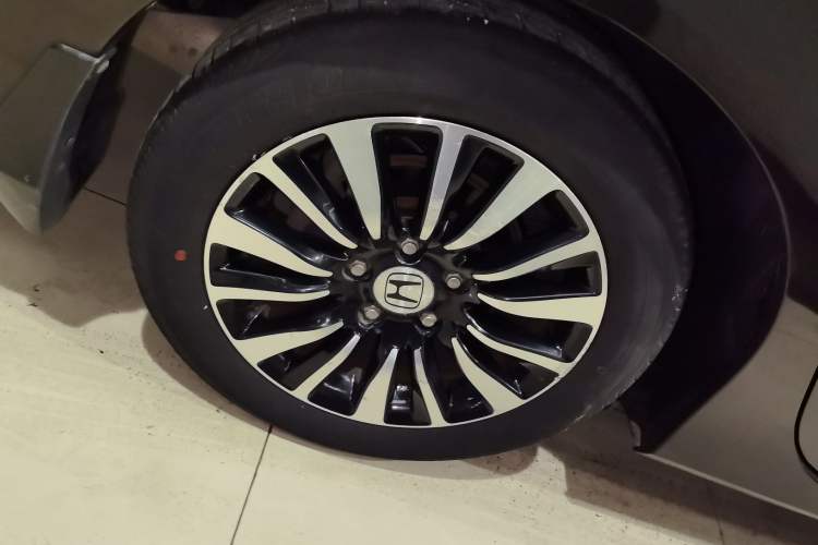 Used Honda Crider 2015 1.8L automatic luxury edition
