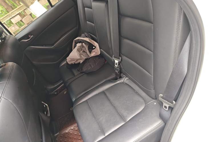 Used Mazda CX-5 2015 2.0L Automatic Two-Wheel Drive Urban Version Left Rear Seat