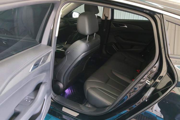 Used Hongqi H5 2022 Classic Model 1.8T Automatic Smart Connect Flagship Edition
