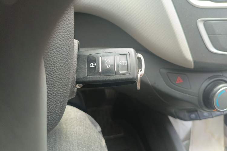 Used Chevrolet Sail 2015 Sail 3 1.5L AMT Happiness Sunroof Edition Vehicle Key