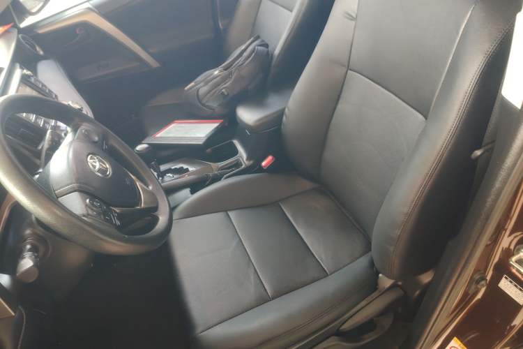 Used Toyota RAV4 2015 2.0L CVT Two-Wheel Drive Fashion Edition