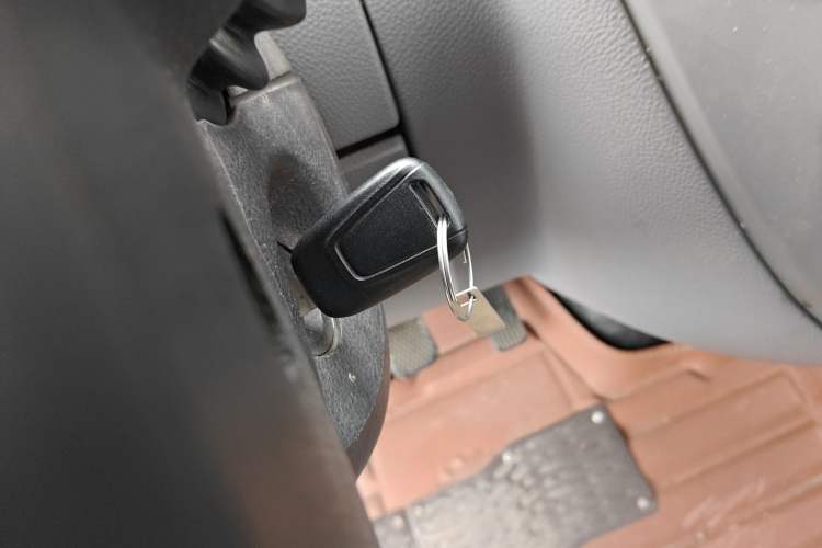 Used SAIC MAXUS Xintu V80 2018 2.5T 6-speed manual Aoyuntong short-wheelbase ultra-low roof 5- or 6-seat model