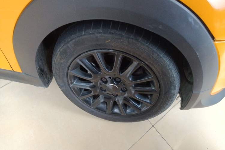 Used MINI 2016 1.5T COOPER CABRIO Right Front Wheel Hub