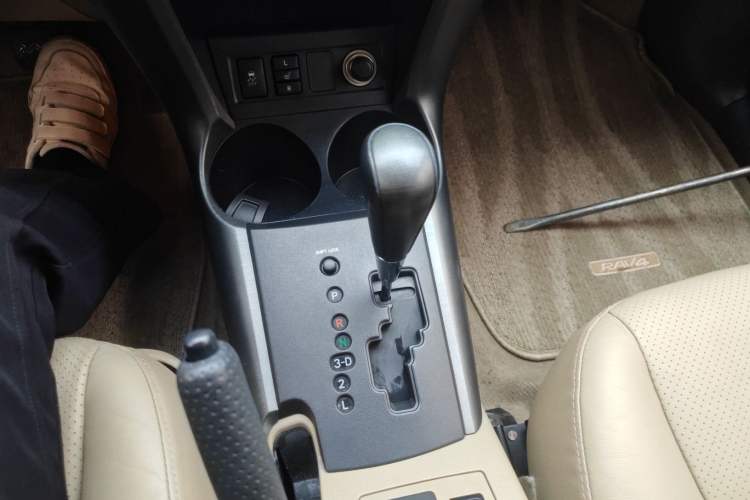 Used Toyota RAV4 2011 2.0L Automatic Luxury Edition Gear Lever