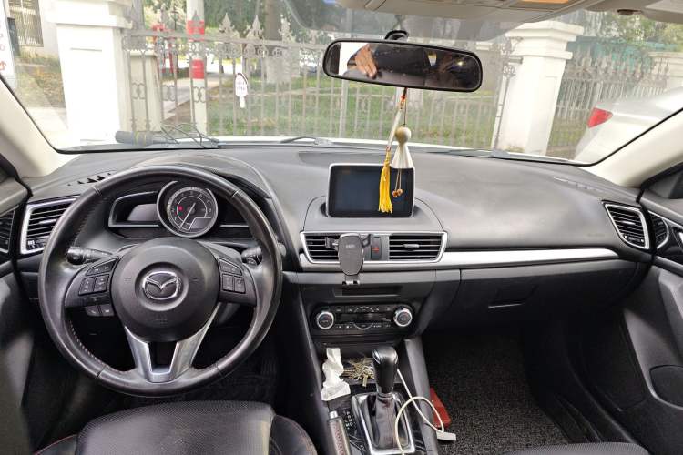 Used Mazda Mazda 3 Axela 2014 Hatchback 2.0L Automatic Flagship Model