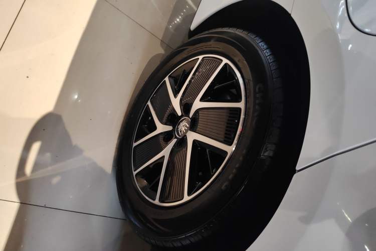 Used BYD Qin L 2025 DM-i Smart Drive 120KM Superior Model
